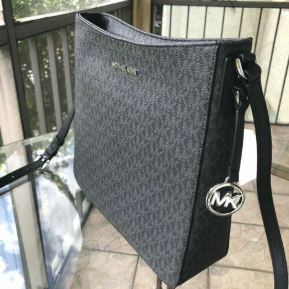 💎Michael Kors Black Signature Messenger Crossbody: Timeless Elegance💎
